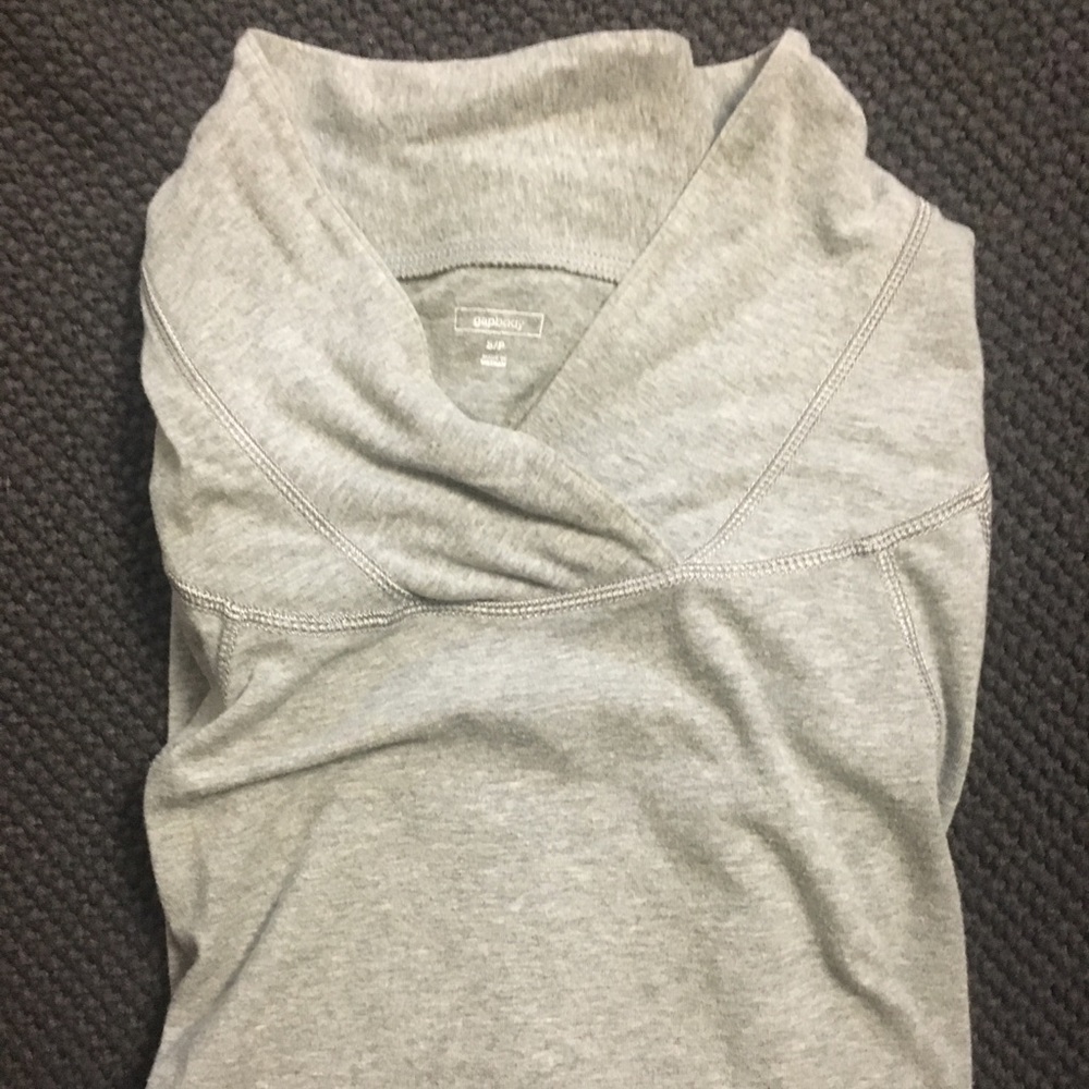 GAPBODY gray pullover athletic top